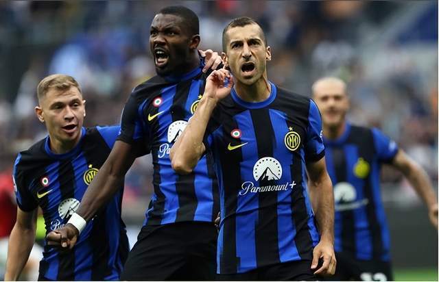  卡利亚里老将宝刀未老，南看台球迷致敬传奇  