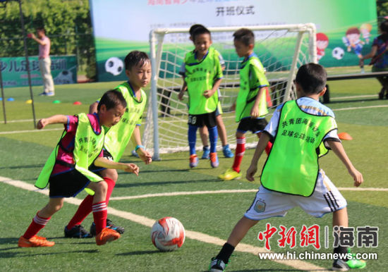 欧塞尔启动社区足球计划，免费培训千名青少年  
